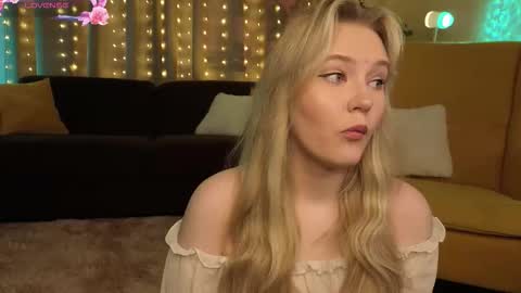 Snapshot of lorettacarnley chatting on October 2025 07:03:02 AM Alice online show from October 2025 07:03:02 AM