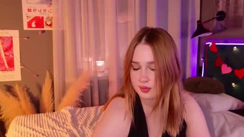 Lori online show from February 2025 09:38:01 PM