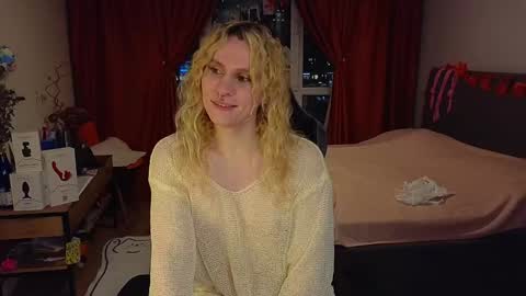 Lori -----------------------------------    online show from December 2024 02:38:02 PM