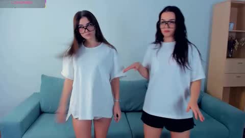 Snapshot of louriezita chatting on October 2025 04:43:02 AM Brook and Del online show from October 2025 04:43:02 AM