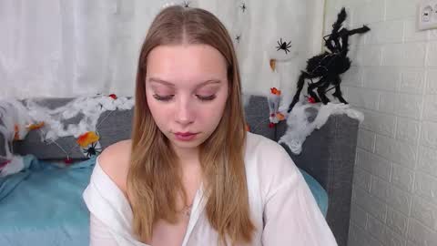 love bella  online show from October 2025 12:11:01 AM