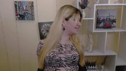 Alexya online show from February 2025 01:29:01 PM