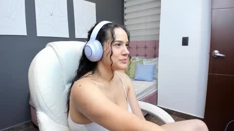 Snapshot of love_kris chatting on October 2025 02:28:01 AM Kristen LoveBerry online show from October 2025 02:28:01 AM