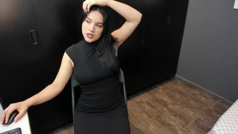 Snapshot of love_kris chatting on October 2025 01:17:01 AM Kristen LoveBerry online show from October 2025 01:17:01 AM