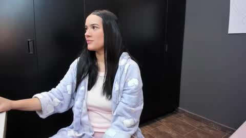 Snapshot of love_kris chatting on November 2025 12:57:02 AM Kristen LoveBerry online show from November 2025 12:57:02 AM