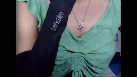 Snapshot of love_riva chatting on October 2025 11:40:01 AM Riva online show from October 2025 11:40:01 AM