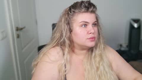 Snapshot of love_wiggy18 chatting on September 2025 06:24:02 PM Ally online show from September 2025 06:24:02 PM