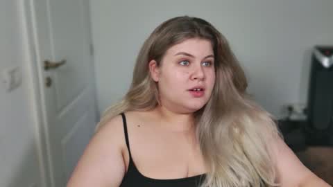 Snapshot of love_wiggy18 chatting on October 2025 11:24:01 AM Ally online show from October 2025 11:24:01 AM