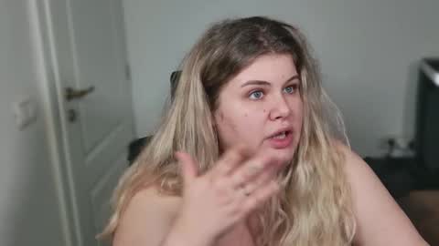 Snapshot of love_wiggy18 chatting on November 2025 07:41:02 AM Ally online show from November 2025 07:41:02 AM