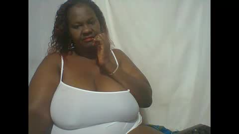 Snapshot of lovebigmelon chatting on October 2025 08:19:01 PM Lynn online show from October 2025 08:19:01 PM