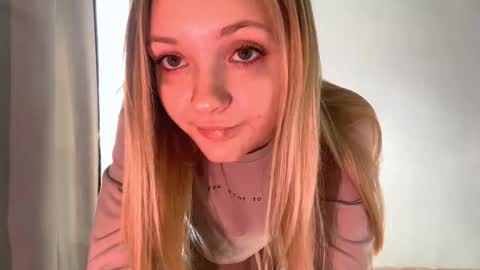 Snapshot of lovelladeboer chatting on October 2025 06:03:01 AM Ella online show from October 2025 06:03:01 AM