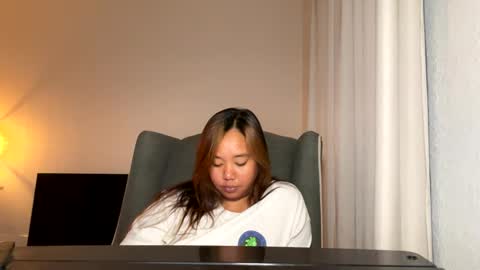 Snapshot of lovellly_ chatting on September 2025 11:09:02 PM Love online show from September 2025 11:09:02 PM