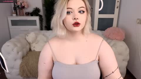 lovely_leilla online show from January 2025 10:22:01 PM