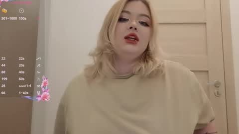 lovely_leilla online show from October 2025 10:33:01 PM