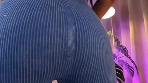 Snapshot of lovely_queens chatting on October 2025 10:16:02 AM online show from October 2025 10:16:02 AM