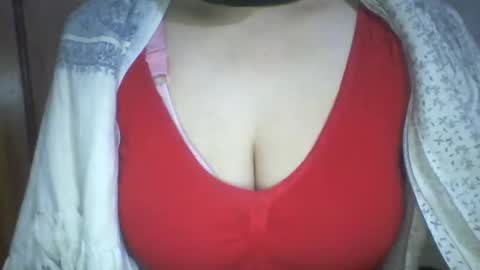 Snapshot of lovely_sweet_girl chatting on January 2025 07:40:01 PM katrina follow me guys online show from January 2025 07:40:01 PM