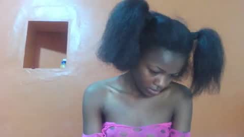 Snapshot of lovely_yvonne chatting on October 2025 12:13:02 PM Lovely yvonne online show from October 2025 12:13:02 PM