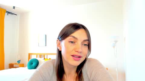 Mia online show from December 2024 11:15:01 AM