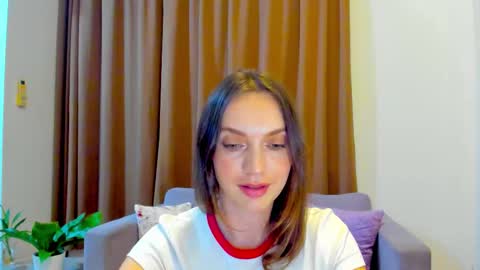 Mia online show from September 2025 01:56:02 PM