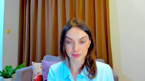 Snapshot of lovelyeemia chatting on October 2025 12:03:02 PM Mia online show from October 2025 12:03:02 PM