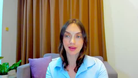 Snapshot of lovelyeemia chatting on October 2025 10:38:01 AM Mia online show from October 2025 10:38:01 AM