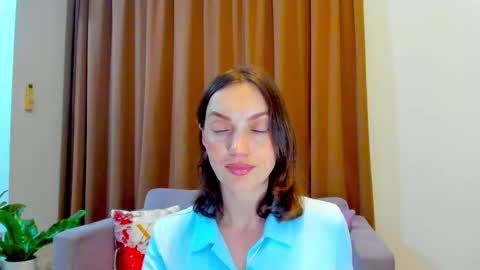 Snapshot of lovelyeemia chatting on October 2025 02:12:01 PM Mia online show from October 2025 02:12:01 PM