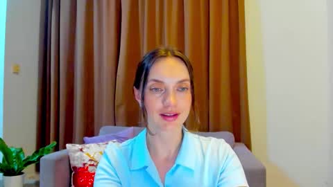 Snapshot of lovelyeemia chatting on October 2025 11:14:02 AM Mia online show from October 2025 11:14:02 AM