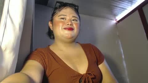 Snapshot of lovelypinaychubsx chatting on December 2024 03:47:02 AM lovely online show from December 2024 03:47:02 AM