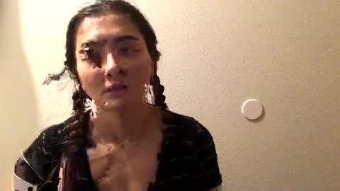 Snapshot of lovelyqueenaria chatting on December 2024 07:10:02 PM Queen Aria online show from December 2024 07:10:02 PM