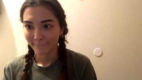 Snapshot of lovelyqueenaria chatting on December 2024 10:22:01 PM Queen Aria online show from December 2024 10:22:01 PM