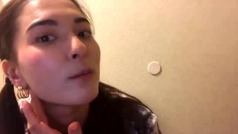 Snapshot of lovelyqueenaria chatting on December 2024 09:06:01 PM Queen Aria online show from December 2024 09:06:01 PM