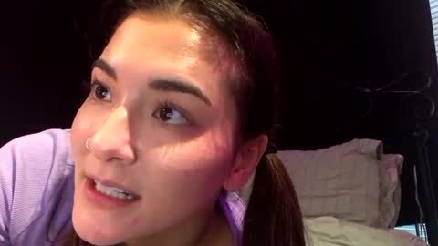 Snapshot of lovelyqueenaria chatting on January 2025 11:40:01 PM Queen Aria online show from January 2025 11:40:01 PM