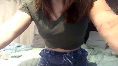 Snapshot of lovelyqueenaria chatting on January 2025 10:40:01 PM Queen Aria online show from January 2025 10:40:01 PM