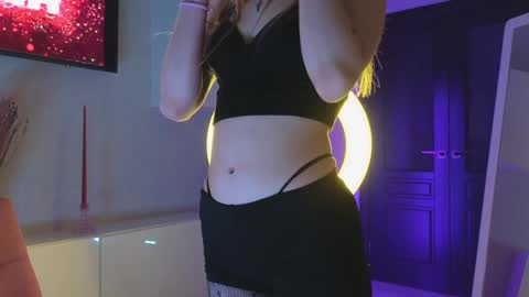 NTMY IM LANA online show from January 2025 04:24:01 PM