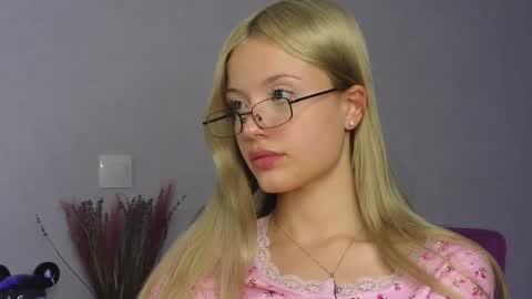 NTMY IM LANA online show from February 2025 05:04:01 PM