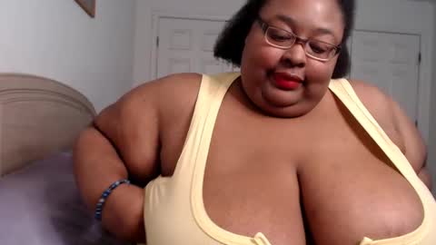 Snapshot of loves_aura chatting on December 2024 01:32:02 AM Alyson online show from December 2024 01:32:02 AM