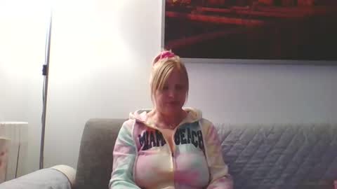 Snapshot of lovestar544963 chatting on October 2025 09:02:01 PM Marlyn online show from October 2025 09:02:01 PM