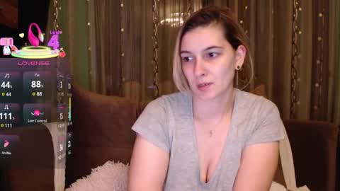 Snapshot of lovingfeetheels chatting on October 2025 10:03:02 PM Antonia online show from October 2025 10:03:02 PM