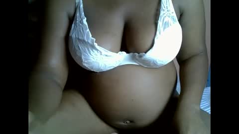 Snapshot of lowenyangvalentine chatting on November 2025 02:43:02 AM lowenyangvalentine online show from November 2025 02:43:02 AM