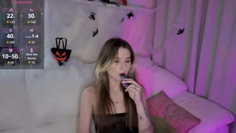 Lua online show from November 2025 08:33:02 PM