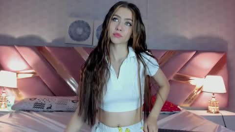 Snapshot of luanastonne chatting on September 2025 04:23:01 AM LuanaStonne online show from September 2025 04:23:01 AM