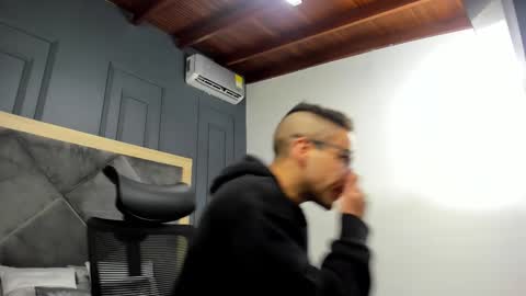 luca_morettii online show from October 2025 12:03:01 PM