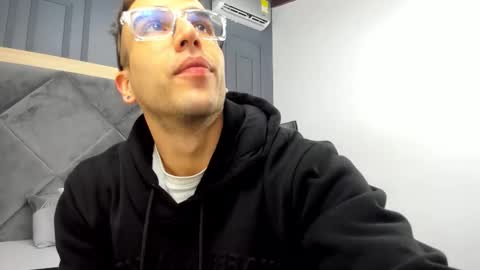 luca_morettii online show from October 2025 12:15:01 PM