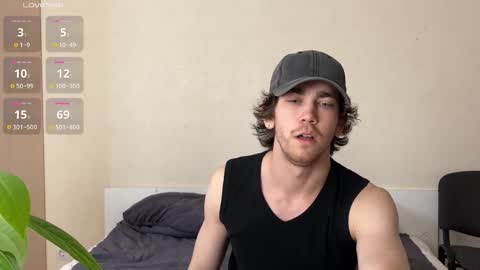 Snapshot of luca_syn chatting on October 2025 10:37:02 AM Luca S online show from October 2025 10:37:02 AM