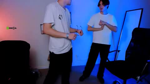 lucas_long_ online show from September 2025 01:02:01 PM