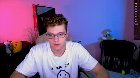 lucas_long_ online show from October 2025 05:19:02 AM