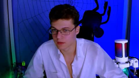 lucas_long_ online show from October 2025 07:01:02 PM