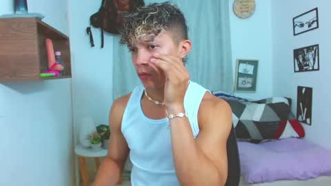 Lucas Luxx online show from October 2025 01:52:01 PM