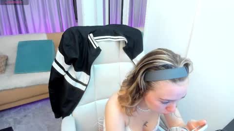 lucia_copper online show from November 2025 12:16:01 PM