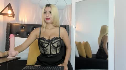 Lucia online show from October 2025 01:31:02 PM